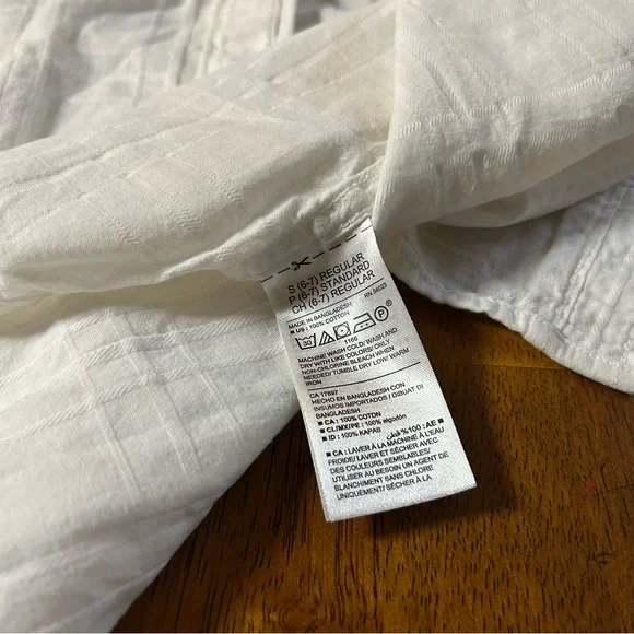 Textured White Short Sleeve Button-Up Shirt | Boys Size 6/7 | Collared Shirt - Picture 5 of 6